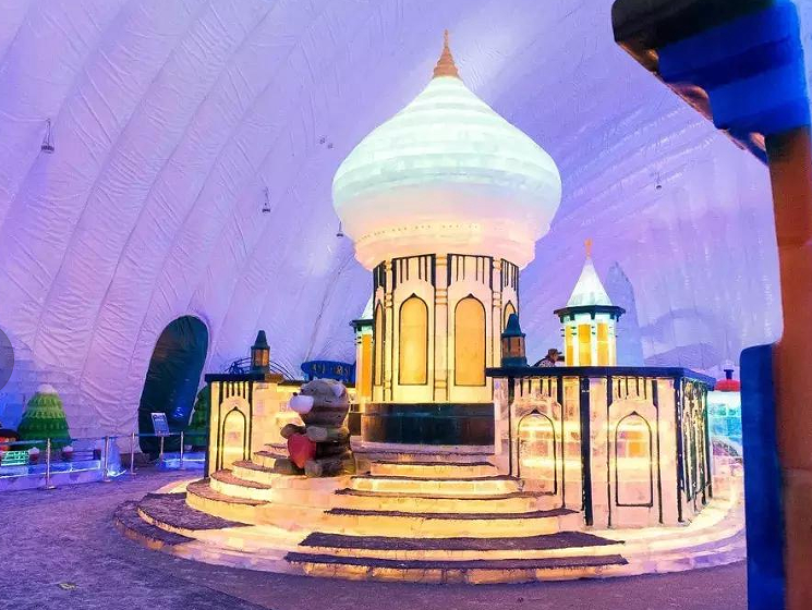 充气冰雕馆：冬日限定的冰雪盛宴